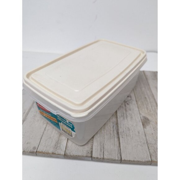 Rubbermaid Servin' Saver #9 Storage Container Almond Lid Rectangle 12 Cups USA - - Picture 1 of 15
